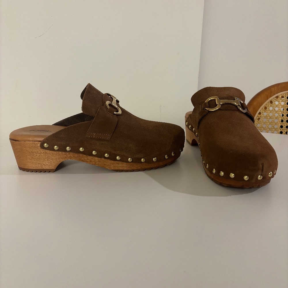 NW Women's AXEL Suede Brown Clogs Size 38/7.5